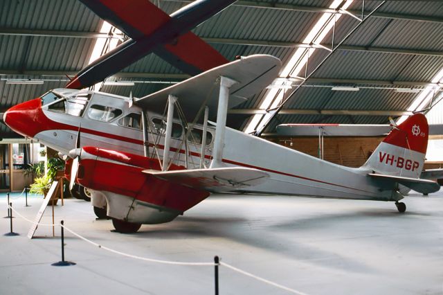 VH-BGP — - DRAGE AIRWORLD - DE HAVILLAND DH-89B DOMINIE - REG : VH-BGP (CN 6648) - WANGARATTA VIC. AUSTRALIA - YWGT 18/4/1987