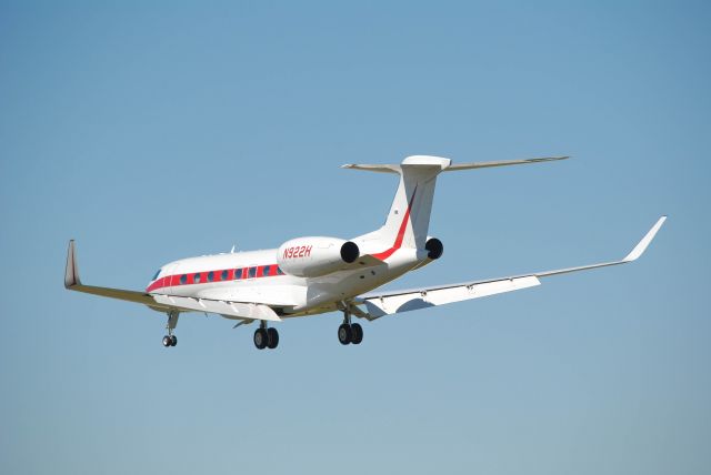 Gulfstream Aerospace Gulfstream G650 (N922H) - Honeywell Aircraft Leasing LLC 2012 Gulfstream G650 landing on Runway 30L at William P. Hobby Airport. 