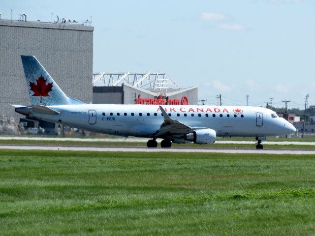 Embraer 170/175 (C-FEIX)