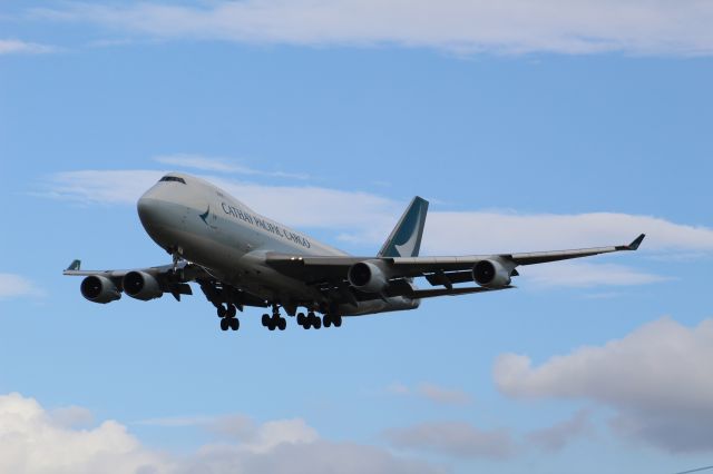 Boeing 747-400 (B-LIF) - Cathay Pacific Boeing 747-400F on final approach into LHR, landing on runway 27L.br /br /Location: Myrtle Ave.br /Date: 04.09.22 (dd/mm/yy)