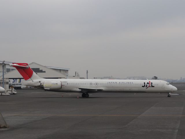 McDonnell Douglas MD-90 (BON8063)