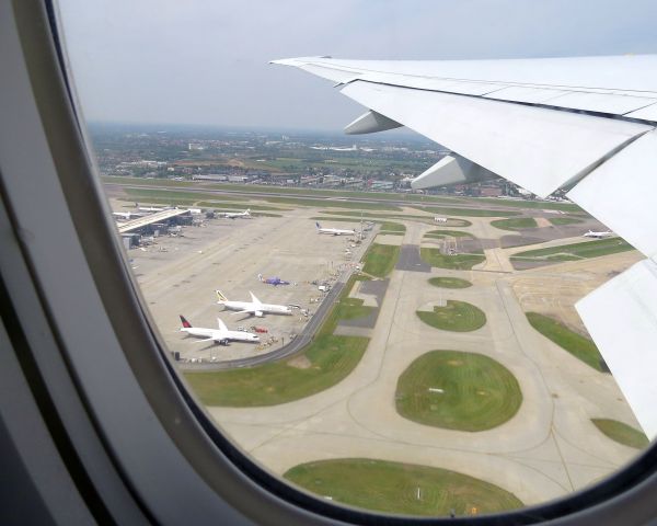 — — - London Heathrow Airport
