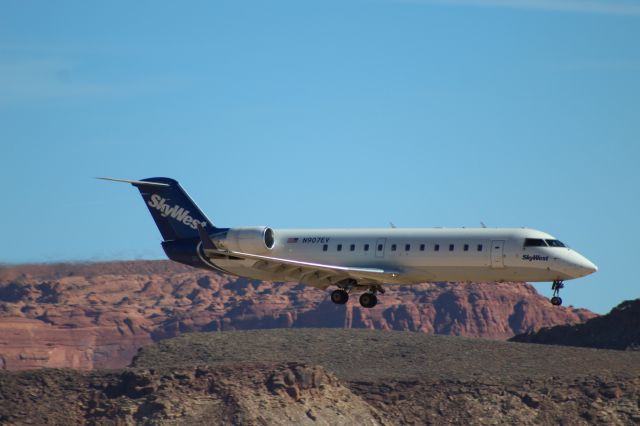 Canadair Regional Jet CRJ-200 (N907EV) - 01/26/2019 ship 907 lands south in KSGU after a flight from KPHX