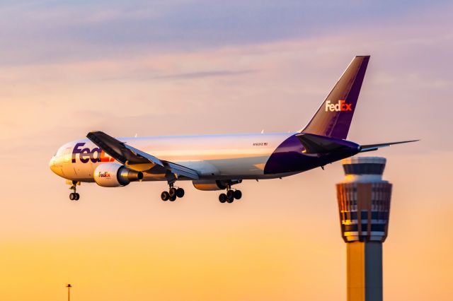 BOEING 767-300 (N160FE) - FedEx 767-300 landing at PHX on 12/18/22. Taken with a Canon R7 and Tamron 70-200 G2 lens.