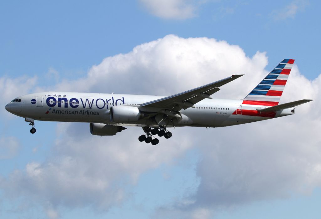 Boeing 777-200 (N796AN)