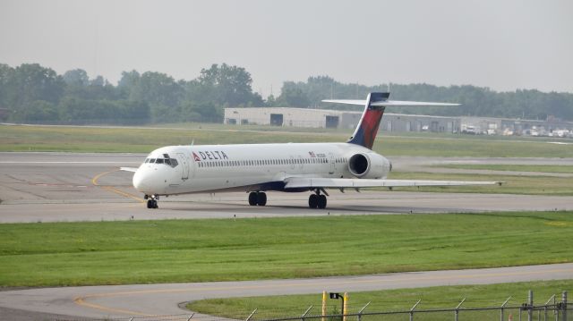 McDonnell Douglas MD-90 — - ROC's very first MD-90! Welcome to Rochester Mr. Mad Dog!! :)