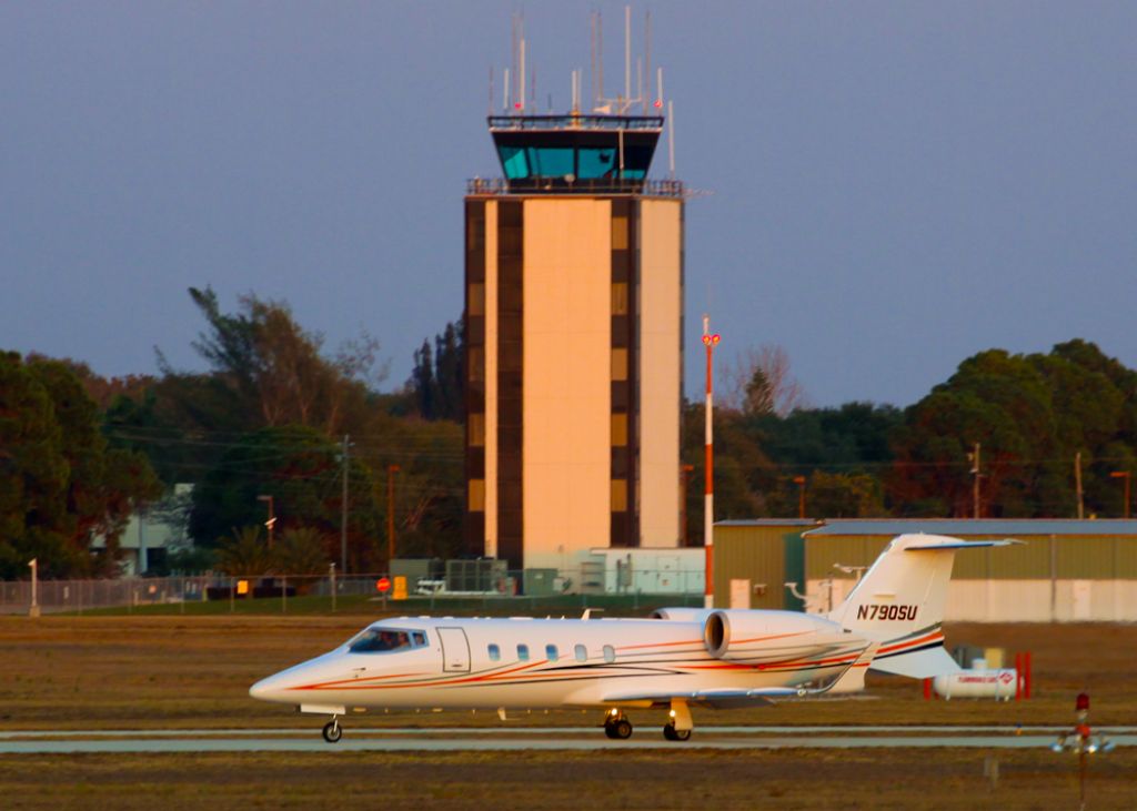 Learjet 60 (N790SU)