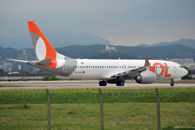 Boeing 737-700 (PS-GPN)
