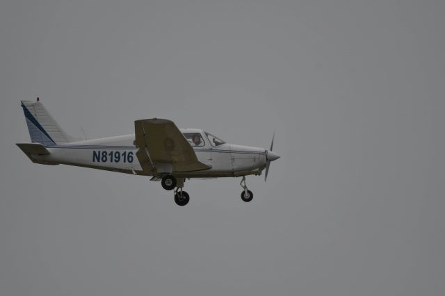 Piper Cherokee (N81916) - Pics by KOLM