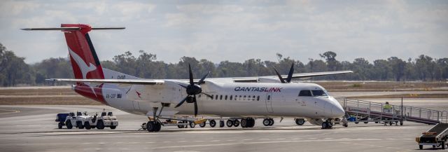 de Havilland Dash 8-400 (VH-QOP)