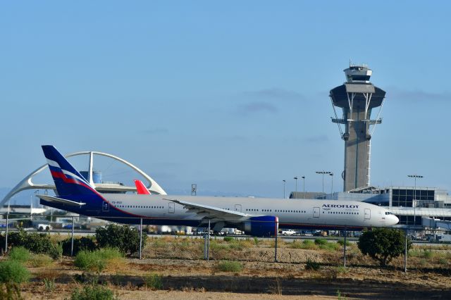 BOEING 777-300ER (VQ-BQD)