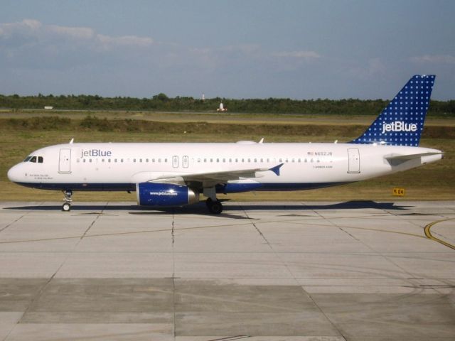 Airbus A320 (N652JB)