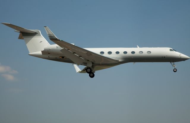 Gulfstream Aerospace Gulfstream IV (N1932P) - Perfect landing under gustging wind conditins. RW19.