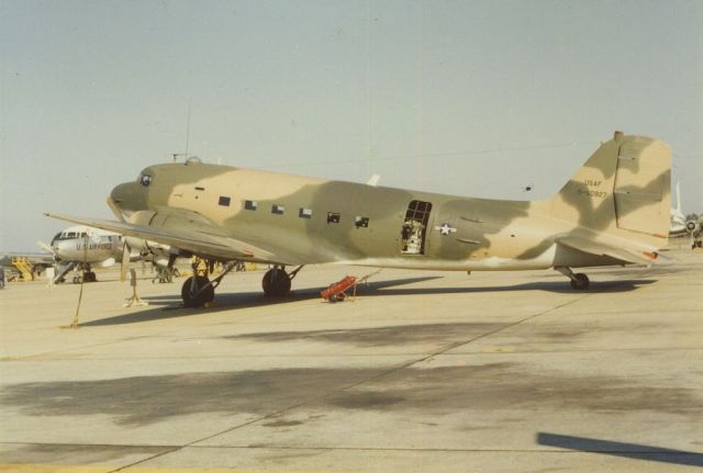 Douglas DC-3 (05-0927) - scanned from photobr /AC-47D