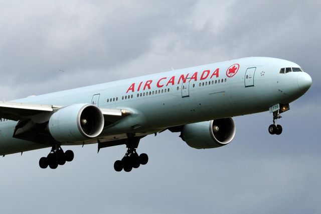 BOEING 777-300ER (C-FIUV) - Arriving from Frankfurt. Rwy 24R.