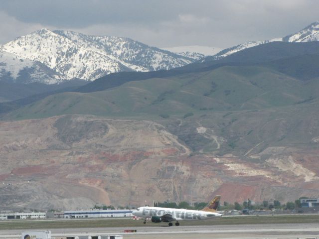 Airbus A319 (N945FR)