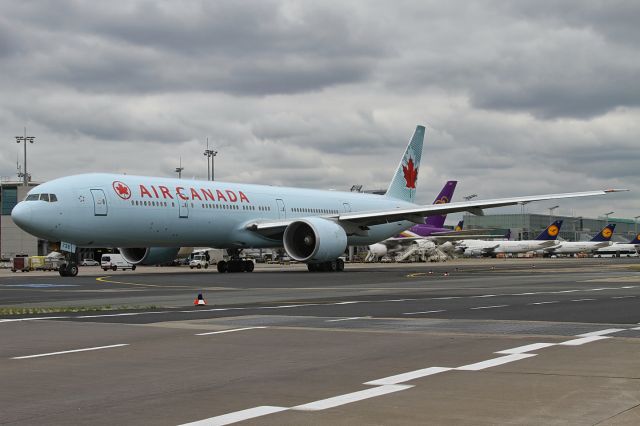 BOEING 777-300ER (C-FIUV) - date: 30-05-2014