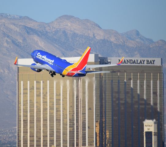 Boeing 737-700 (N482WN)