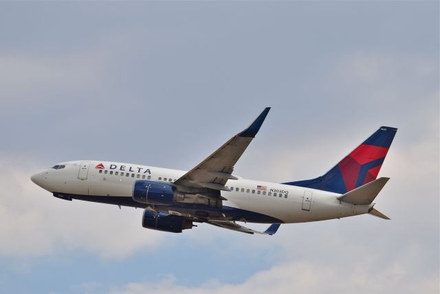 Boeing 737-700 (N303DQ) - Boeing B737-732 N303DQ MSN 29688 of Delta Air Lines departing from Mexico City International Airport (02/2019).