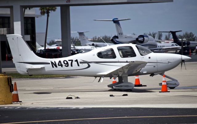 Cirrus SR-22 (N4971)