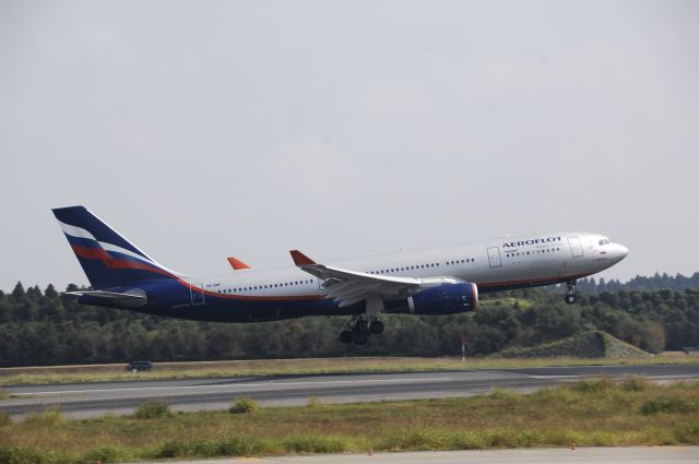 Airbus A330-200 (VQ-BBF) - Landing at NRT Airport Runway 16L on 2011/10/10