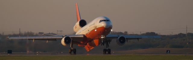 McDonnell Douglas DC-10 (N450AX)