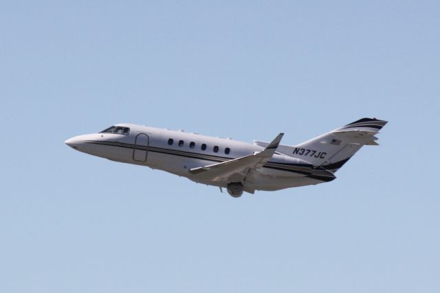 Hawker 800 (N377JC) - Raytheon Hawker 800 (N377JC) departs Sarasota-Bradenton International Airport