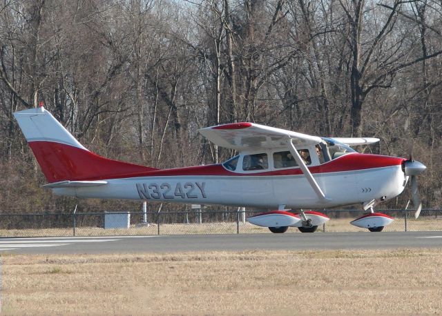 Cessna Skyhawk (N3242Y) - Taking off from the Downtown Shreveport airport.