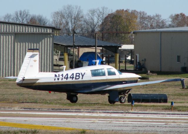 Mooney M-20 (N144BY) - Taxiing at Downtown Shreveport.