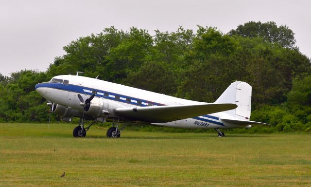 Douglas DC-3 (N61981) - Douglas DC-3A N61981 in Cape Cod Airfield