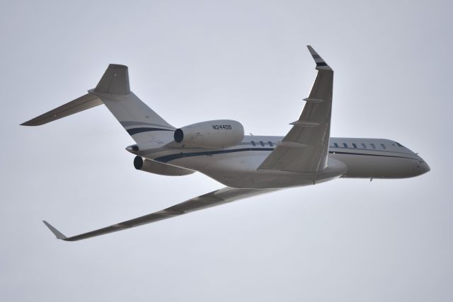 Bombardier Global Express (N244DS) - Departing 23-L on 01-14-21