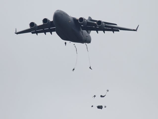 Boeing Globemaster III (00-0175) - Nothing like jumping out of a C-17