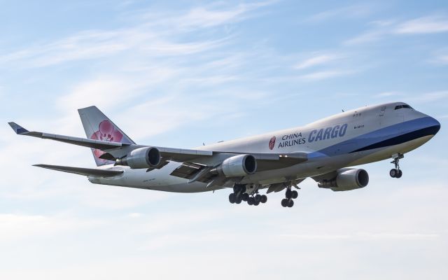 Boeing 747-400 (B-18717)