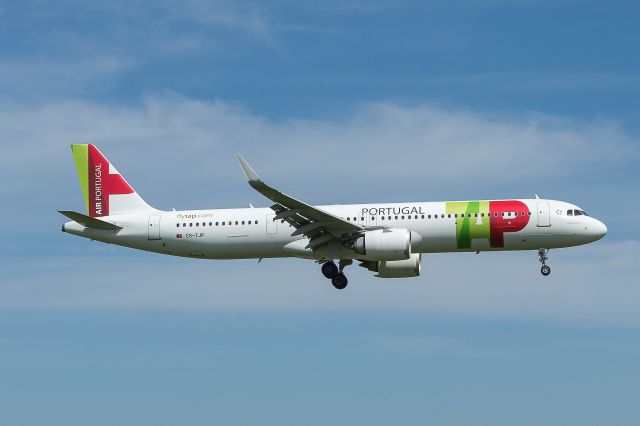 Airbus A321 (CS-TJP) - WAW Spotting [Poland]