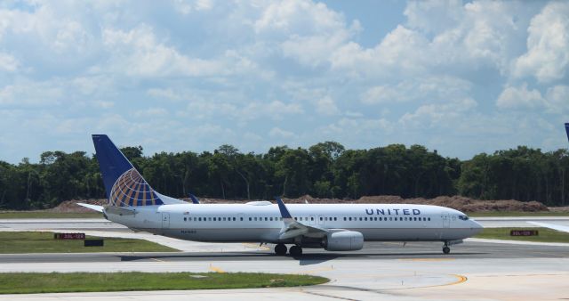 Boeing 737-900 (N61882)