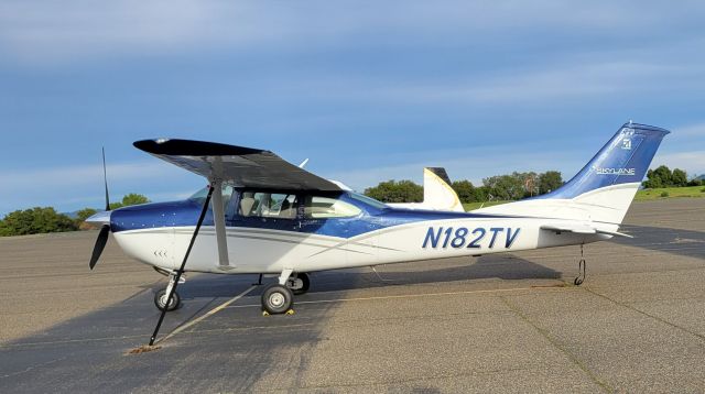 Cessna Skylane (N182TV)