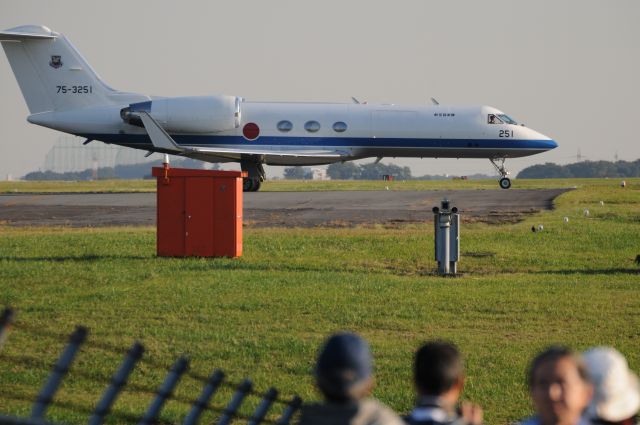 Gulfstream Aerospace Gulfstream IV (75-3251) - Oct.26.2016 JASDFbr /RWY35