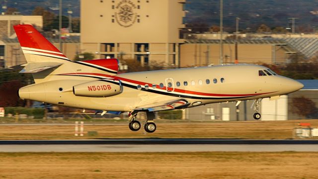 Dassault Falcon 900 (N501DB) - 13R arrival just before sunset.