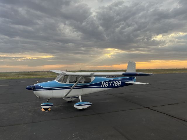 Cessna Skyhawk (N8778B) - Big, West TX sky. 