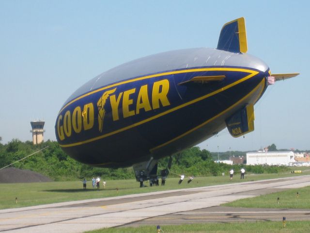 Unknown/Generic Airship (N3A) - Goodyear blimp landing at KFRG.