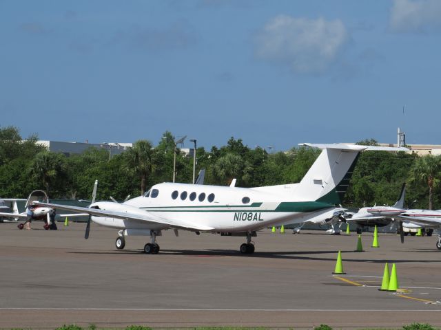 Beechcraft Super King Air 200 (N108AL)