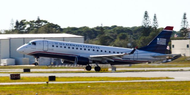 Embraer ERJ 175 (N138HQ)