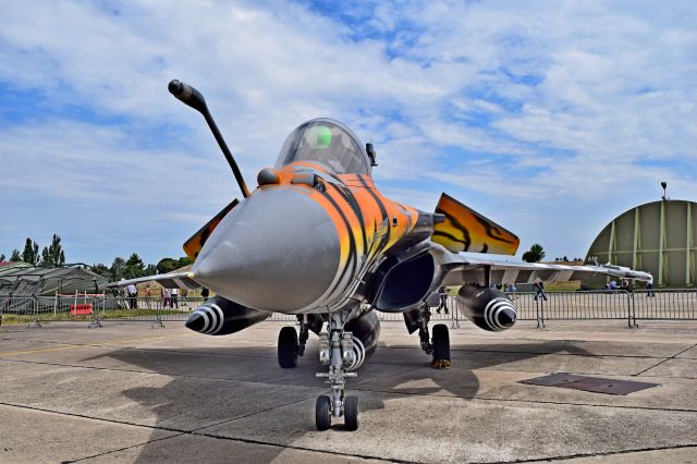 — — - Meeting BA115 Orange Caritat France
