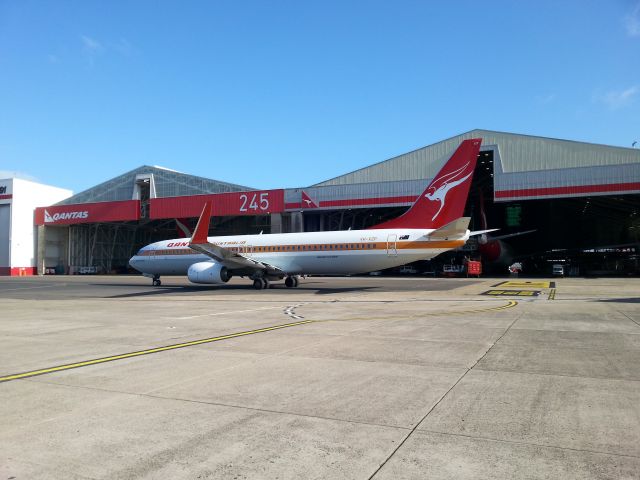 Boeing 737-800 (VH-XZP) - Flight QF508 departing Sydney Domestic Terminal 1 January 2015.