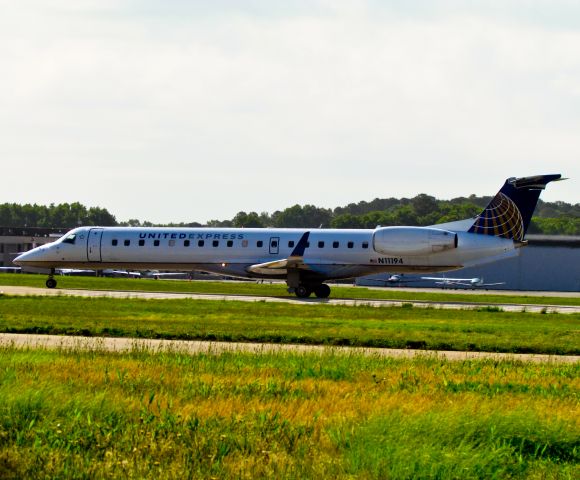 Embraer EMB-145XR (N11194)