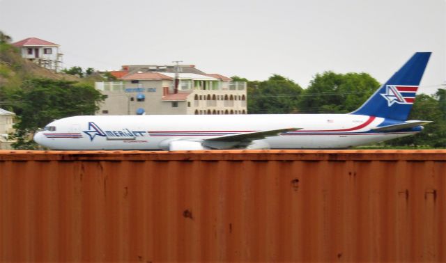 BOEING 767-300 (N316CM)