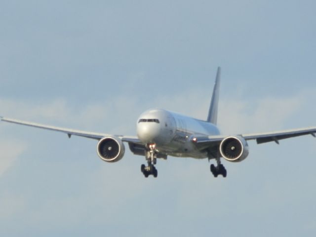 BOEING 777-200LR (N776LA)