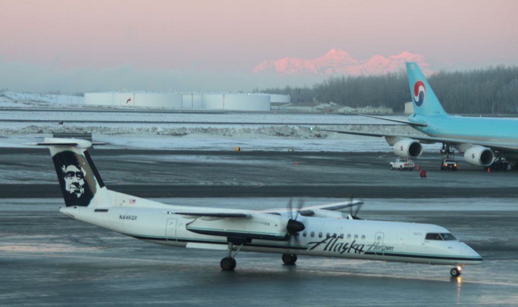 de Havilland Dash 8-400 (N446QX)