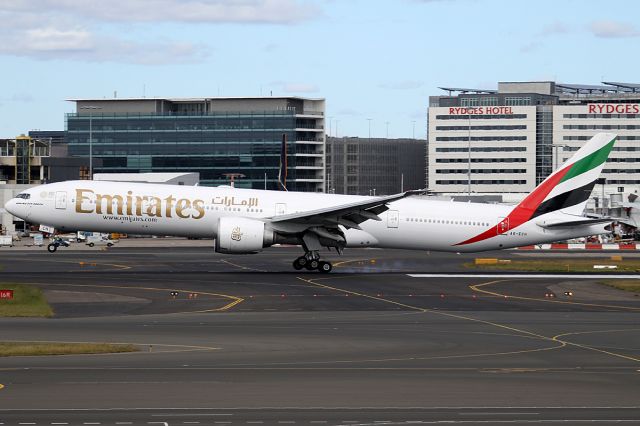 BOEING 777-300ER (A6-ECH) - on 26 November 2018