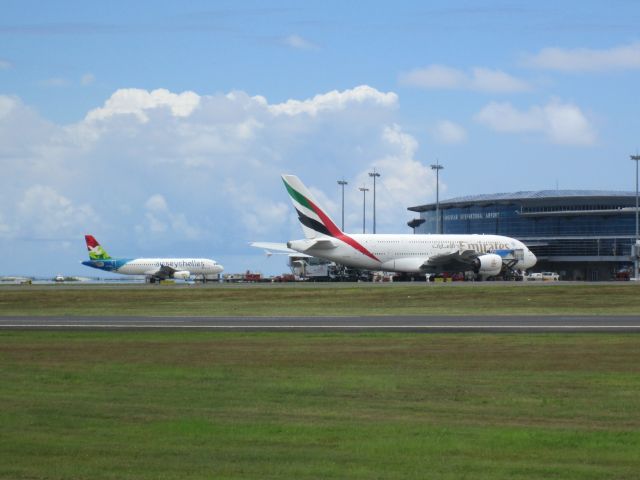 — — - Air Seychelles A320 and Emirates A380 size comparison